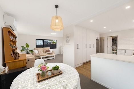 Photo of property in 9 West Harbour Drive, West Harbour, Auckland, 0618