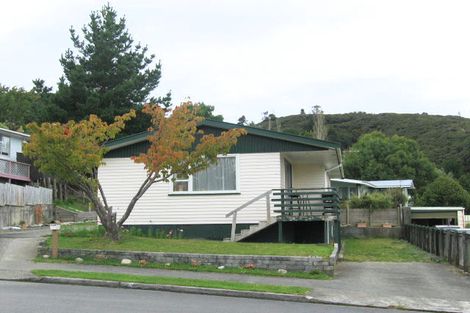 Photo of property in 13 Edelweiss Grove, Timberlea, Upper Hutt, 5018