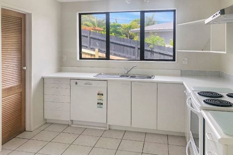 Photo of property in 4 Peter Terrace, Castor Bay, Auckland, 0620