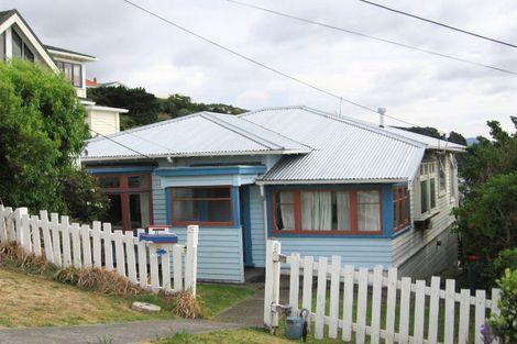 Photo of property in 12 Milne Terrace, Island Bay, Wellington, 6023