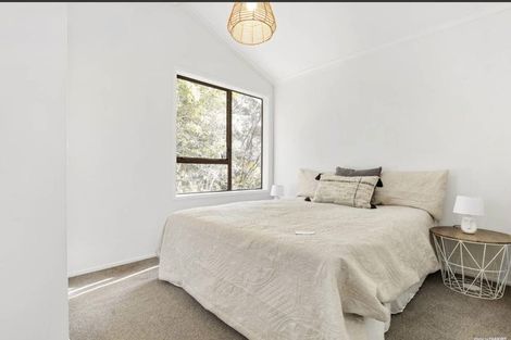 Photo of property in 2/74 Ayton Drive, Totara Vale, Auckland, 0629