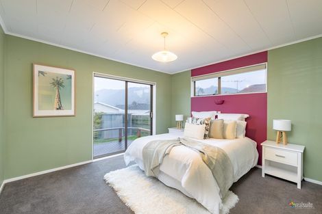 Photo of property in 2/35 Shanly Street, Brown Owl, Upper Hutt, 5018