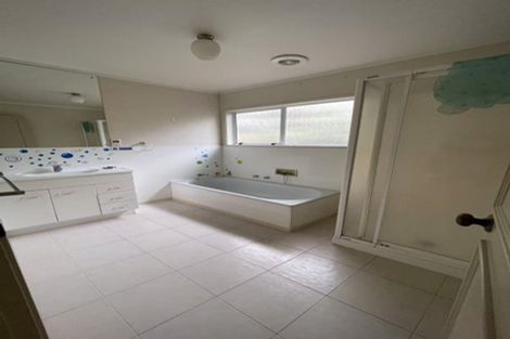 Photo of property in 14 Cobblestone Lane, Hillcrest, Auckland, 0627