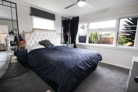 Photo of property in 15 Puketapu Road, Taradale, Napier, 4112