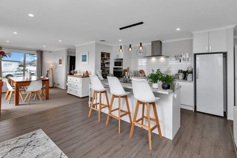 Photo of property in 16 Maturiki Drive, One Tree Point, 0118