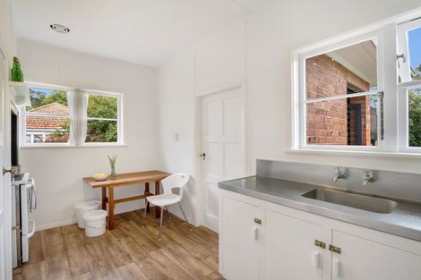 Photo of property in 10 Clapham Place, Whanganui East, Whanganui, 4500