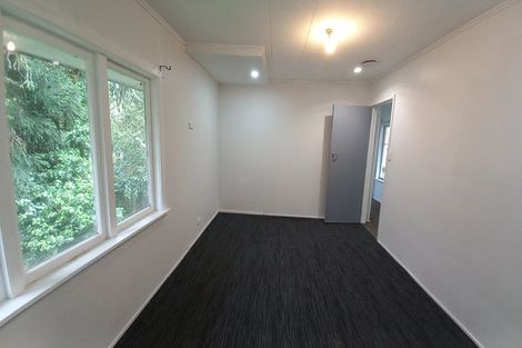 Photo of property in 32 Kashmir Road, Glen Eden, Auckland, 0602