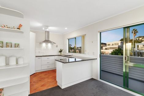 Photo of property in 1a Lobelia Rise, Goodwood Heights, Auckland, 2105