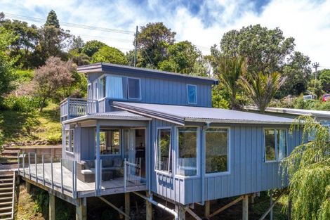 Photo of property in 142 Waiheke Road, Waiheke Island, 1971