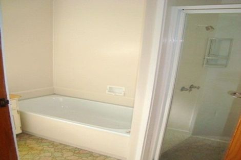 Photo of property in 2/80 Peach Road, Glenfield, Auckland, 0629