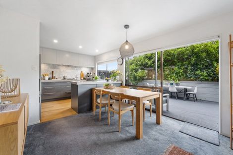 Photo of property in 2/59 Dalwhinnie Parade, Highland Park, Auckland, 2010