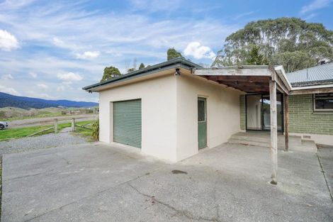Photo of property in 40 Whyte Road, Happy Valley, Tuatapere, 9691