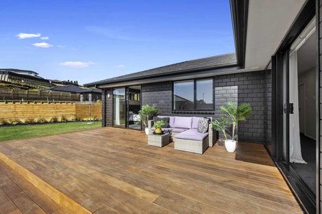 Photo of property in 5 Ruru Lane, Hurworth, New Plymouth, 4310