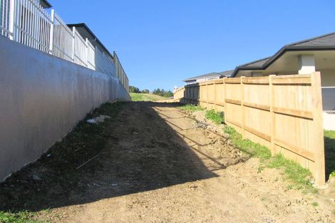 Photo of property in 5 Armstrong Farm Drive, East Tamaki Heights, Auckland, 2016