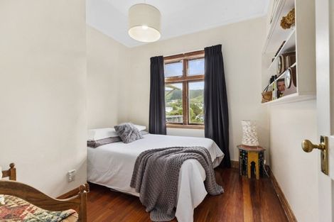 Photo of property in 3 Te Reinga View, Tawa, Wellington, 5028