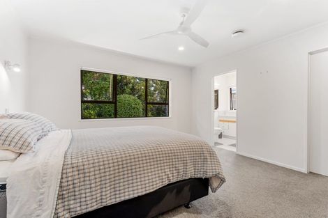 Photo of property in 8 Waimanu Place, Point Wells, 0986