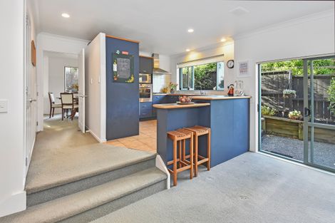 Photo of property in 2/11 The Rosebowl, Sunnyhills, Auckland, 2010