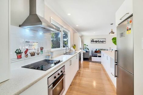 Photo of property in 2/6 Ngatoa Place, Glenfield, Auckland, 0629