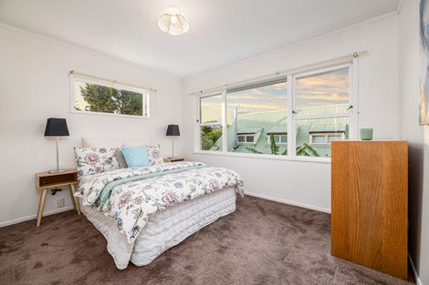 Photo of property in 2/7 Dakota Avenue, Beach Haven, Auckland, 0626