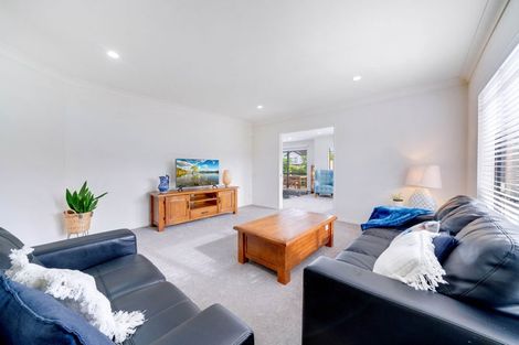 Photo of property in 71 Baverstock Road, Flat Bush, Auckland, 2016
