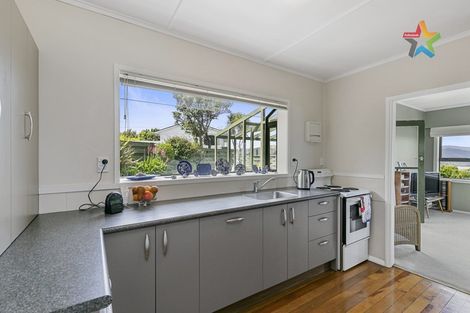 Photo of property in 44 Maungaraki Road, Korokoro, Lower Hutt, 5012