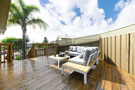 Photo of property in 17 Foyle Place, Glendene, Auckland, 0602