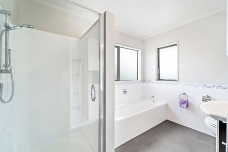 Photo of property in 74 Rivervale Grove, Stanmore Bay, Whangaparaoa, 0932