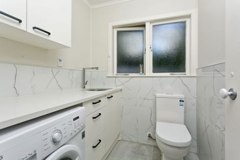 Photo of property in 33 Diana Drive, Glenfield, Auckland, 0627