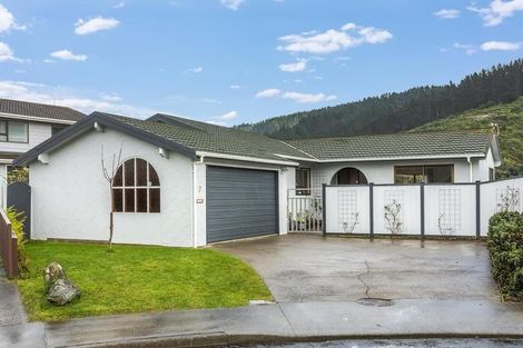 Photo of property in 7 Deveron Place, Tawa, Wellington, 5028