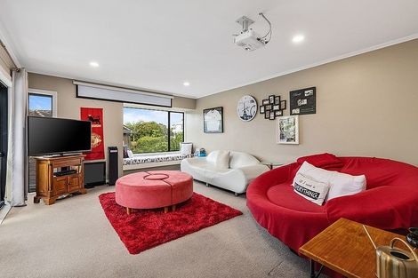 Photo of property in 28 Penguin Drive, Murrays Bay, Auckland, 0630