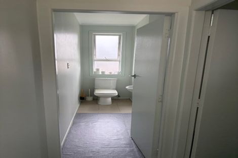 Photo of property in 96 Lake Road, Northcote, Auckland, 0627