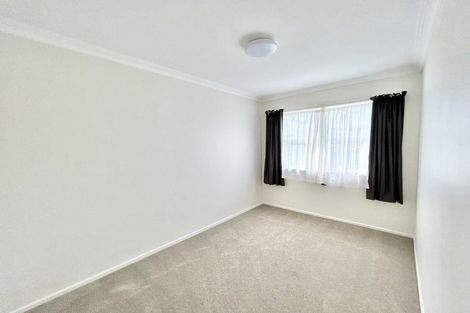 Photo of property in 32 Queenwood Road, Levin, 5510