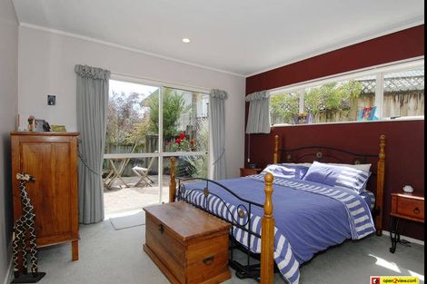Photo of property in 15 Goldfinch Rise, Unsworth Heights, Auckland, 0632