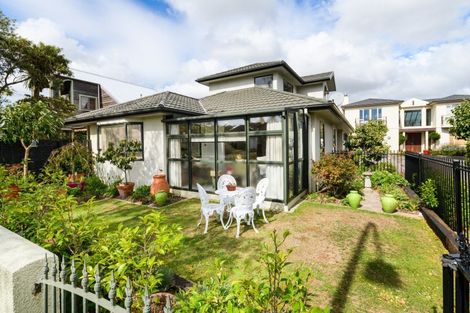 Photo of property in 18 Winston Avenue, Hokowhitu, Palmerston North, 4410