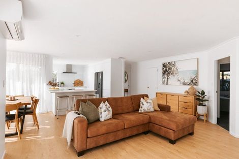 Photo of property in 120 Evans Road, Papamoa Beach, Papamoa, 3118