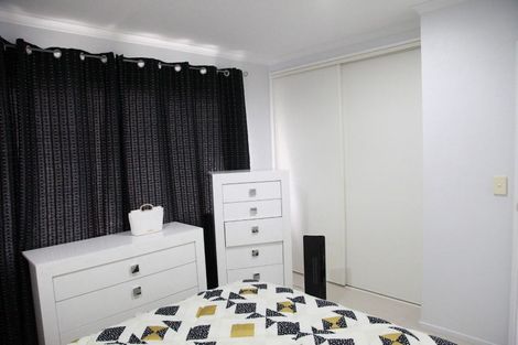 Photo of property in 22 Ashmere Lane, Weymouth, Auckland, 2103