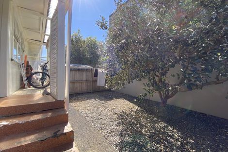 Photo of property in 4/3 Buscomb Avenue, Henderson, Auckland, 0610