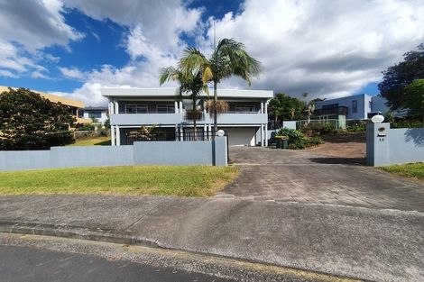 Photo of property in 18 Belleaire Court, West Harbour, Auckland, 0618