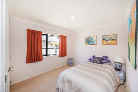 Photo of property in 23 Johnstone Drive, Fitzherbert, Palmerston North, 4410