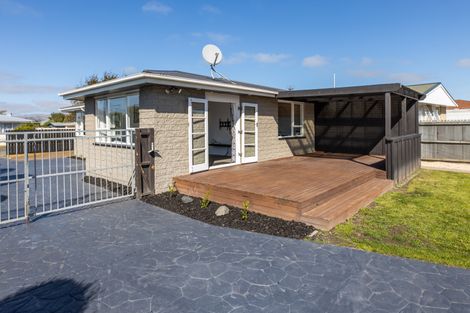 Photo of property in 12 Rosanna Place, Aranui, Christchurch, 8061