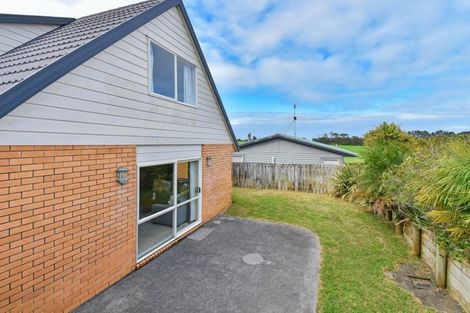 Photo of property in 3a Stevenson Road, Clarks Beach, 2122