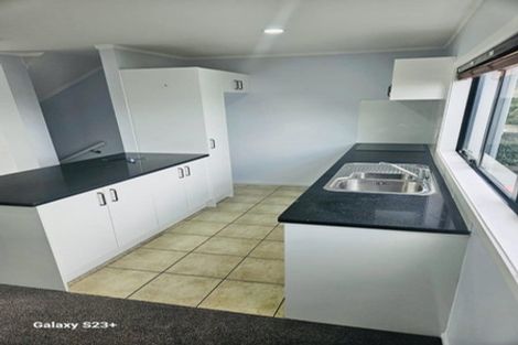 Photo of property in 12 Kevale Place, Manurewa, Auckland, 2102