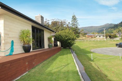 Photo of property in 191 Waikawa Road, Waikawa, Picton, 7220