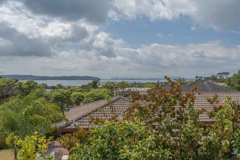 Photo of property in 14 Javelin Place, West Harbour, Auckland, 0618