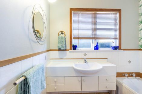 Photo of property in 16 Napier Terrace, Hospital Hill, Napier, 4110