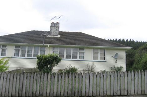 Photo of property in 100 Tremewan Street, Tawa, Wellington, 5028