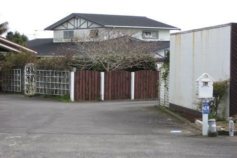 Photo of property in 8a Hunter Place, Merrilands, New Plymouth, 4312