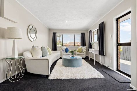 Photo of property in 4 Citation Way, Botany Downs, Auckland, 2010