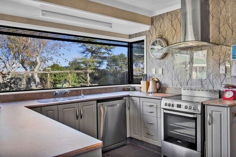 Photo of property in 44 Rawhitiroa Road, Eltham, 4322