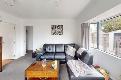 Photo of property in 2 Pinedale Parade, Milson, Palmerston North, 4414